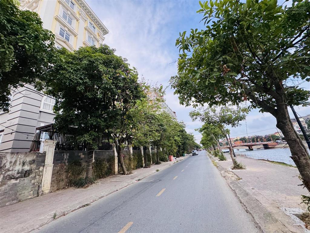 Bán đất đường nguyễn du phố cổ hội an, view đẹp trực diện sông hoài. giá bán gấp. diện tích 161m2