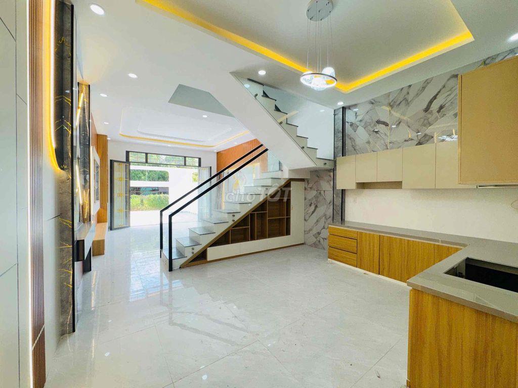 nhà bán nằm gần chợ bình chánh