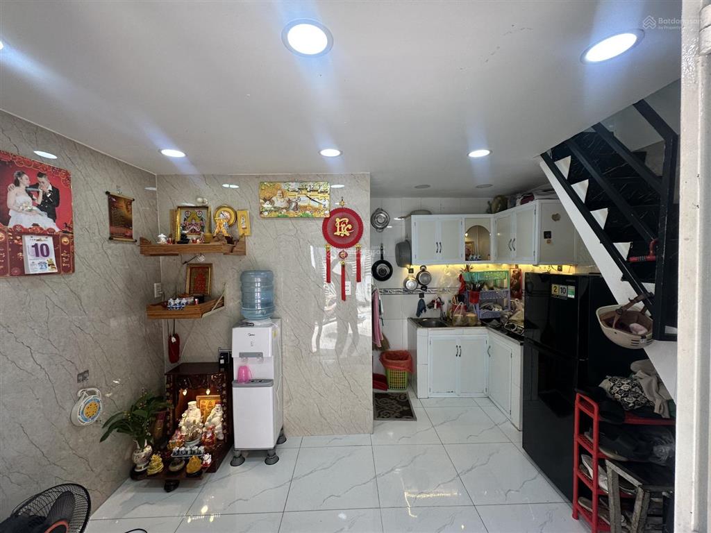 Nhà chính chủ cần bán tại phạm hùng ngay hồ bơi hoà bình