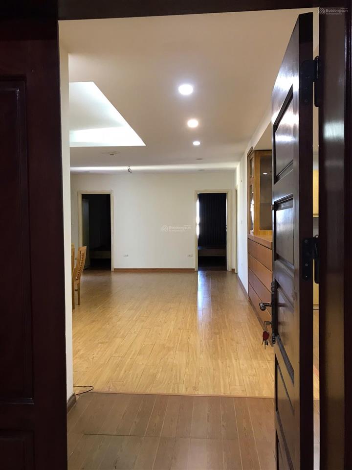 Cần cho thuê căn hộ m5 nguyễn chí thanh có dtt 133m², có 3 pn, 2 p vs, có đầy đủ