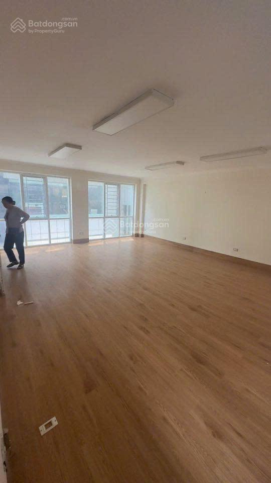 Cần cho thuê nhà trần kim xuyến, cầu giấy. dt 65m2, 4.5 tầng, mt 5m. chia phòng. giá 25 triệu/tháng