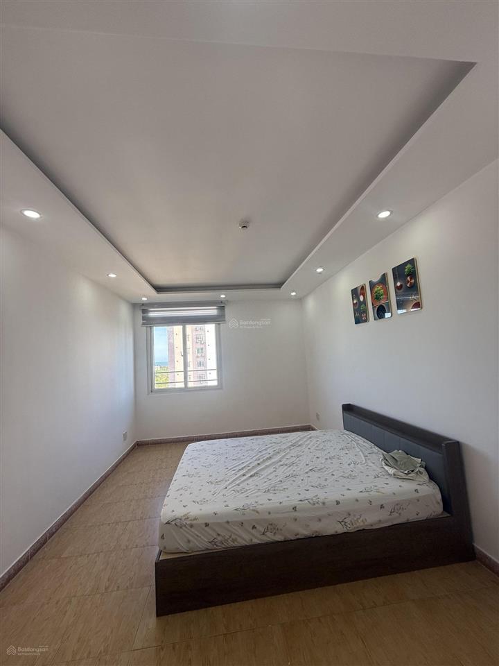 Bán căn hộ chung cư chính chủ sổ hồng diện tích 137m2 có 3 phòng ngủ 2 wc nội thất đầy đủ