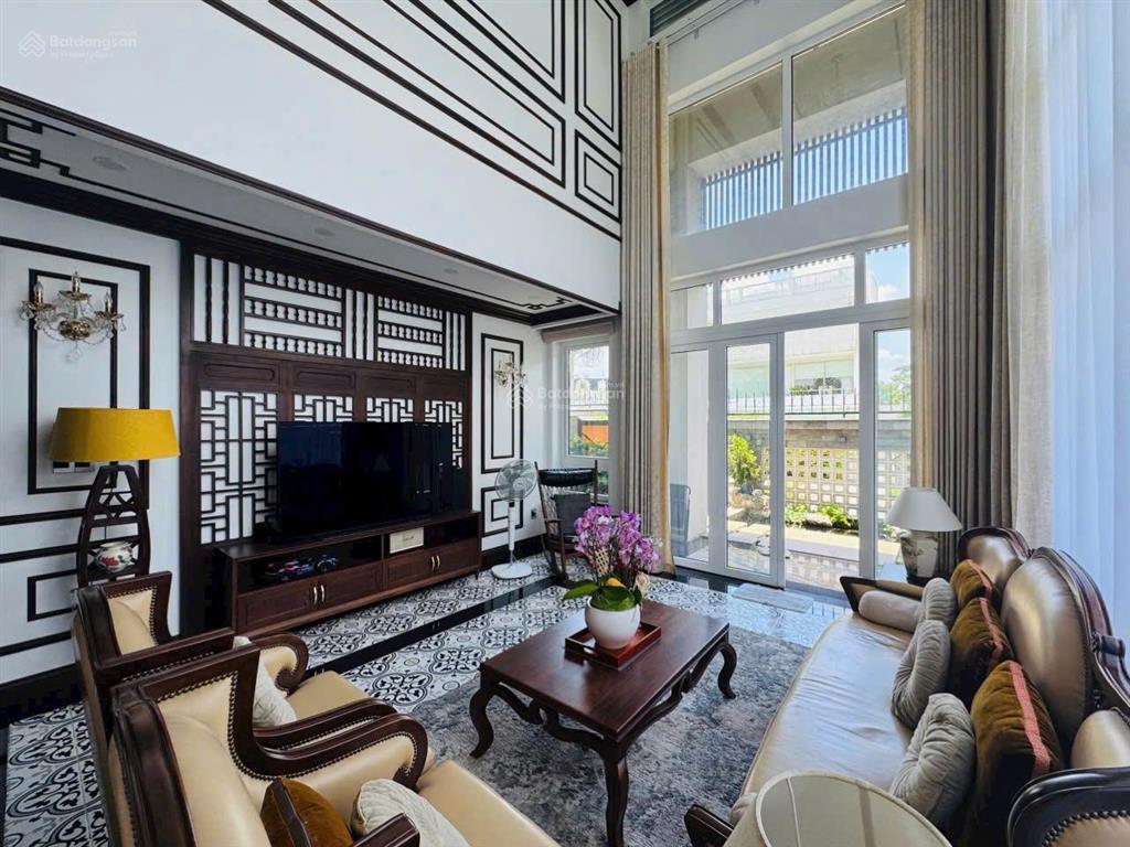 Ngộp ngân hàng! ngay khu đh hutech  dt khủng 13x40m  5 tầng  hđt 178tr/th