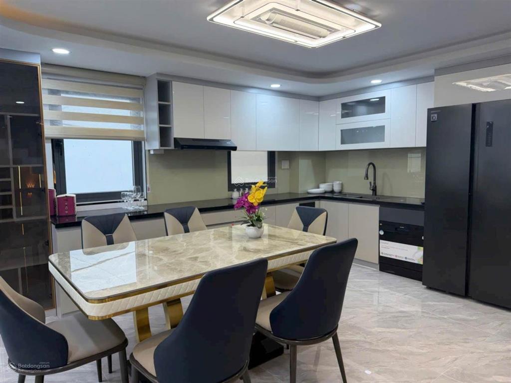 Siêu phẩm 5 tầng. thang máy. 5.5x14.hẻm 6m tặng full nội thất. ở liền. tại bùi quang là gò vấp