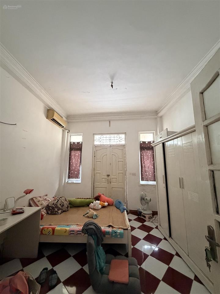 Chính chủ bán nhà 22m2 nhà 2,5 tầng địa chỉ ngõ 40 số nhà 38 phan đình giót giá 4,25 tỷ. có sổ đỏ