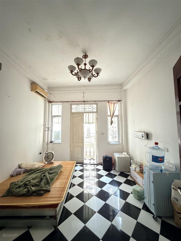 Chính chủ bán nhà 22m2 nhà 2,5 tầng địa chỉ ngõ 40 số nhà 38 phan đình giót giá 4,25 tỷ. có sổ đỏ