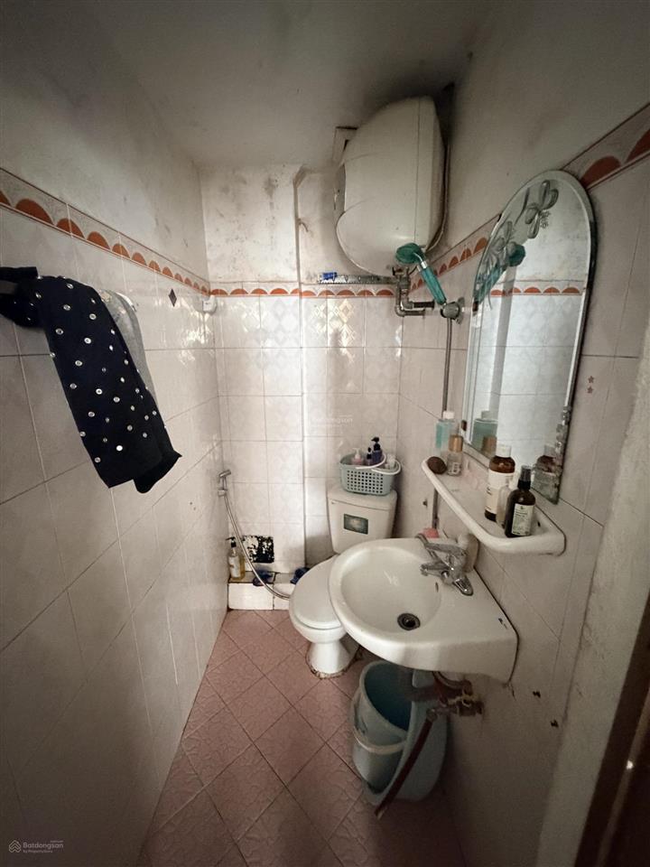Chính chủ bán nhà 22m2 nhà 2,5 tầng địa chỉ ngõ 40 số nhà 38 phan đình giót giá 4,25 tỷ. có sổ đỏ