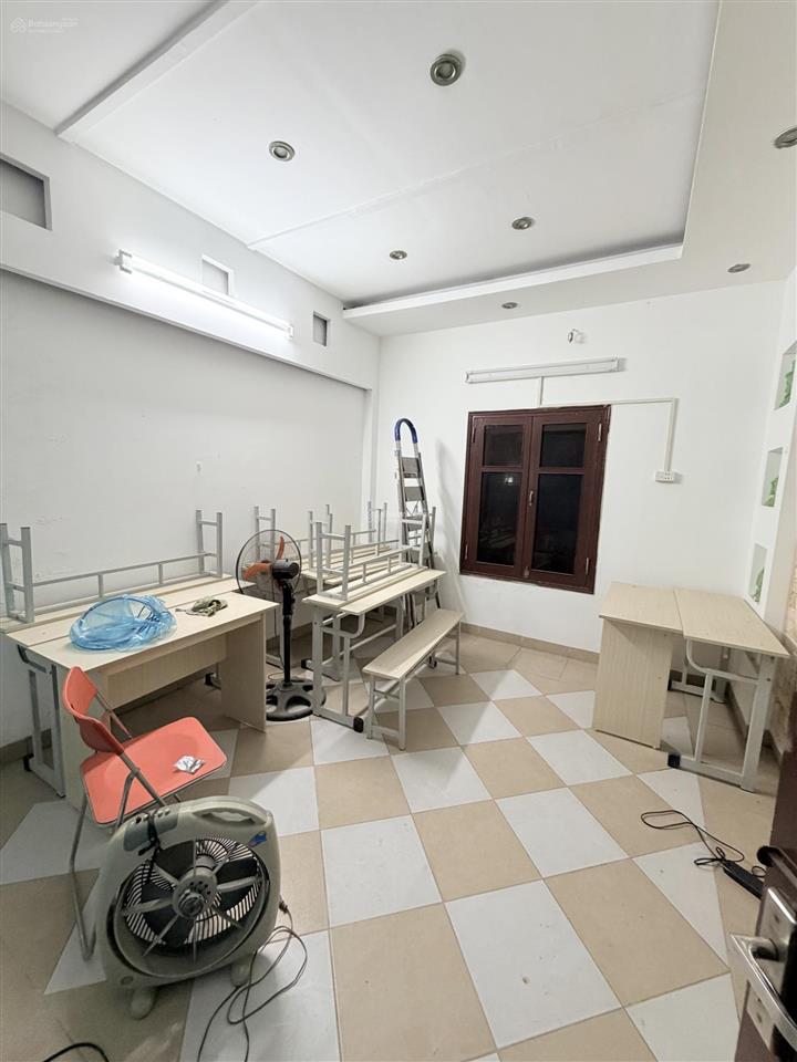 Cho thuê nhà 5 tầng ngõ 94 tân mai
diện tích 60m x 5 tầng, thiết kế 5 phòng ngủ giá 12 tr/tháng