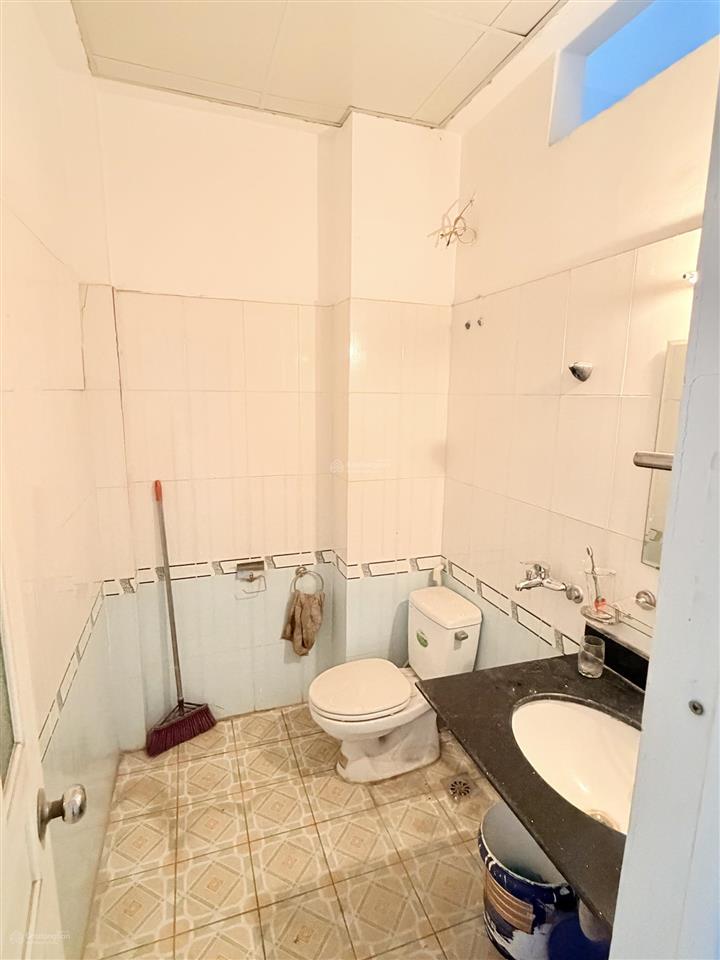 Cho thuê nhà 5 tầng ngõ 94 tân mai
diện tích 60m x 5 tầng, thiết kế 5 phòng ngủ giá 12 tr/tháng