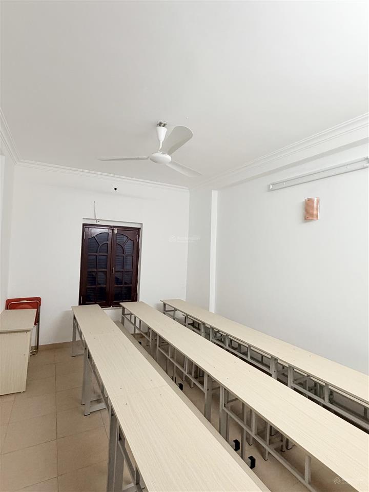 Cho thuê nhà 5 tầng ngõ 94 tân mai
diện tích 60m x 5 tầng, thiết kế 5 phòng ngủ giá 12 tr/tháng