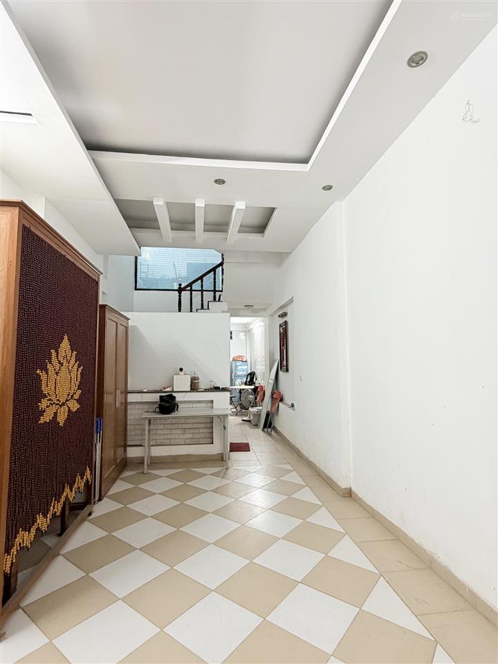 Cho thuê nhà 5 tầng ngõ 94 tân mai
diện tích 60m x 5 tầng, thiết kế 5 phòng ngủ giá 12 tr/tháng