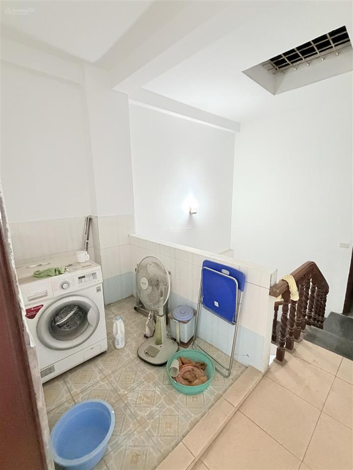 Cho thuê nhà 5 tầng ngõ 94 tân mai
diện tích 60m x 5 tầng, thiết kế 5 phòng ngủ giá 12 tr/tháng