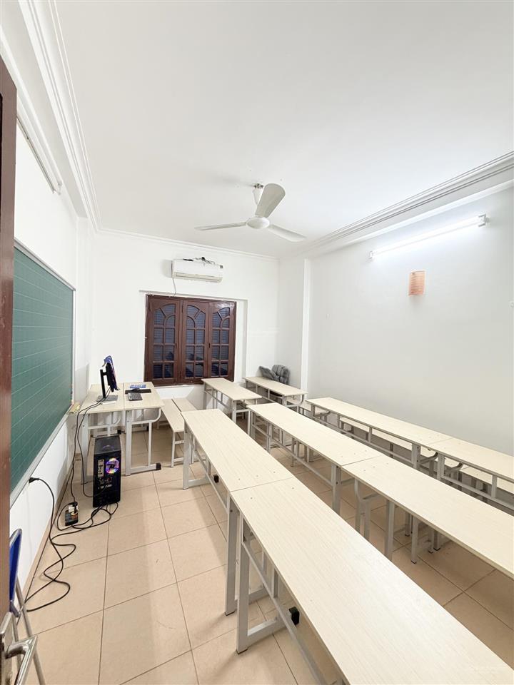 Cho thuê nhà 5 tầng ngõ 94 tân mai
diện tích 60m x 5 tầng, thiết kế 5 phòng ngủ giá 12 tr/tháng
