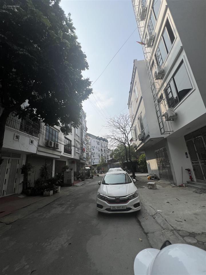 Chủ ngộp bán nhà lô góc xa la 62/83m4t kinh doanh không lỗi. 13.9 tỉ