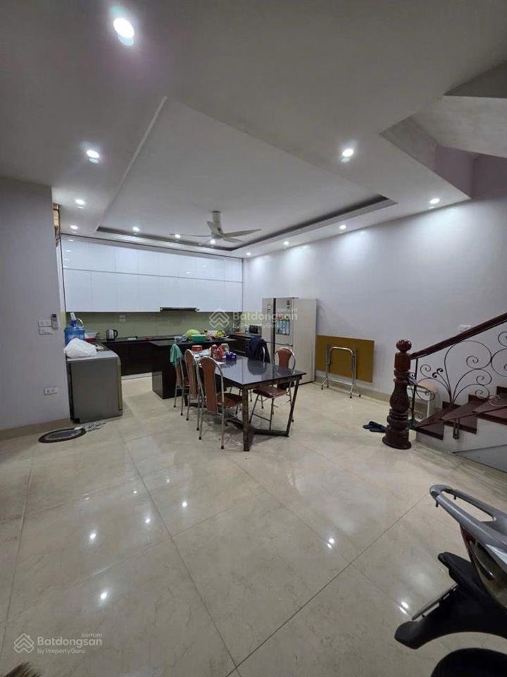 Chủ ngộp bán nhà lô góc xa la 62/83m4t kinh doanh không lỗi. 13.9 tỉ