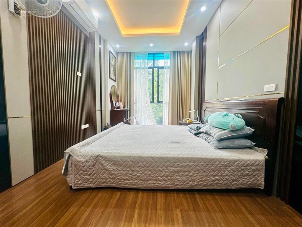 Nhà đẹptrung tâm nam từ liêmra ô tô ra hồdân xây chắc chắnfull nội thấtnhỉnh 11 tỷ ctl