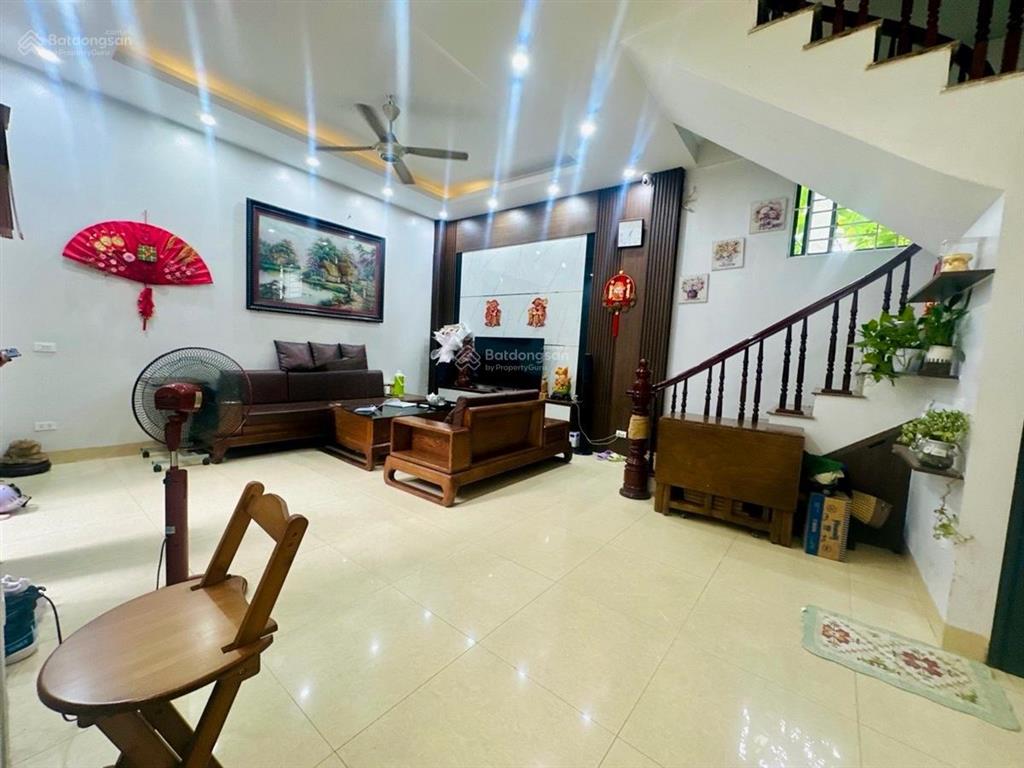 Nhà đẹptrung tâm nam từ liêmra ô tô ra hồdân xây chắc chắnfull nội thấtnhỉnh 11 tỷ ctl