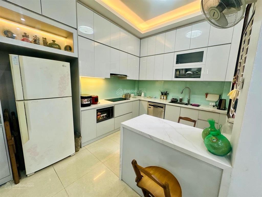 Nhà đẹptrung tâm nam từ liêmra ô tô ra hồdân xây chắc chắnfull nội thấtnhỉnh 11 tỷ ctl