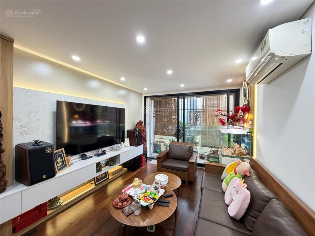 Nhỉnh 10 tỷ  thương lượng tốt  nhà 5 tầng  phố đội cấn  ba đình  full nội thất xịn  ở ngay
