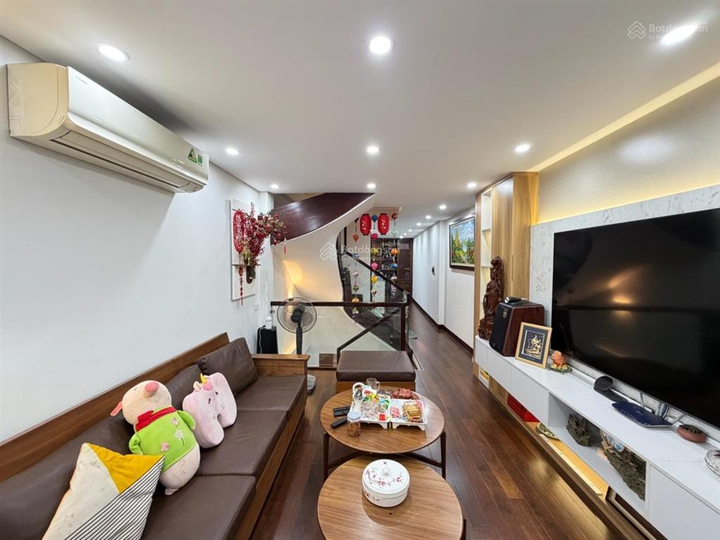 Nhỉnh 10 tỷ  thương lượng tốt  nhà 5 tầng  phố đội cấn  ba đình  full nội thất xịn  ở ngay