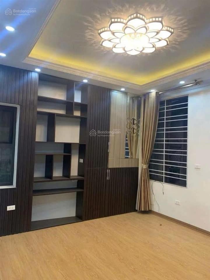 Trung tâm cầu giấynhà 5 tầng  6 phòng  vị trí đẹp  giá rẻ  quy hoạch ổn đinhloanh quanh 9 ty