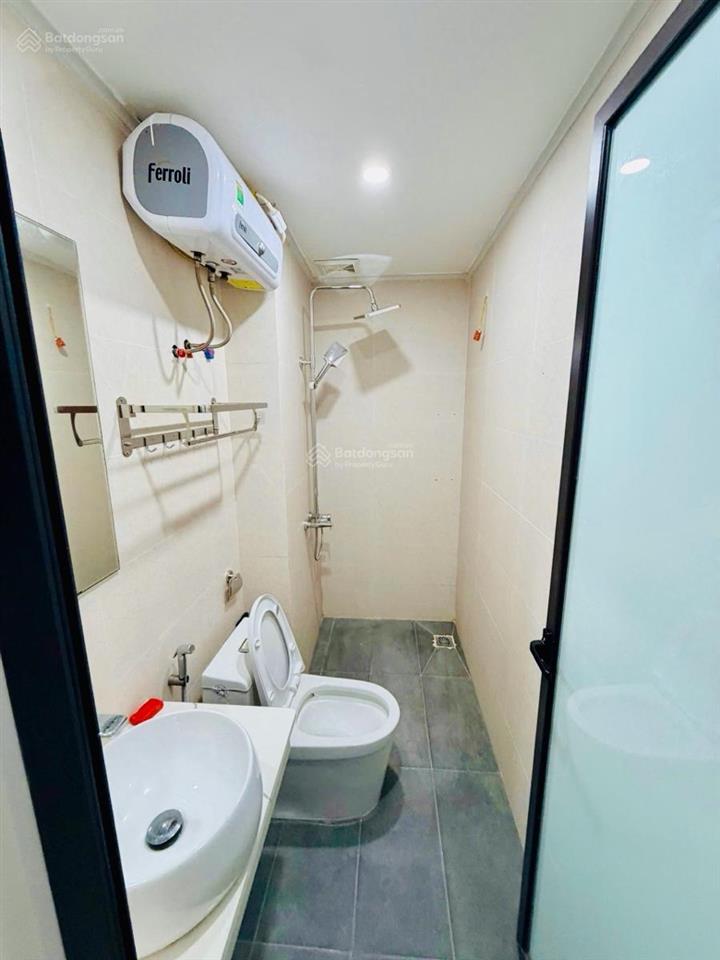 Nhà đẹp ở ngay5 tầng ngõ sh quay đầu  mặt ngõ thông full nội thất ô tô đỗ cổng  giá gần 9 tỷ