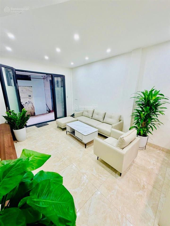 Nhà đẹp ở ngay5 tầng ngõ sh quay đầu  mặt ngõ thông full nội thất ô tô đỗ cổng  giá gần 9 tỷ