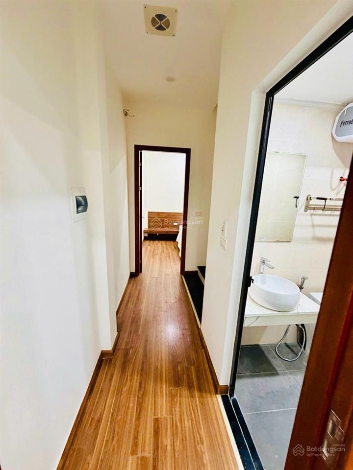 Nhà đẹp ở ngay5 tầng ngõ sh quay đầu  mặt ngõ thông full nội thất ô tô đỗ cổng  giá gần 9 tỷ