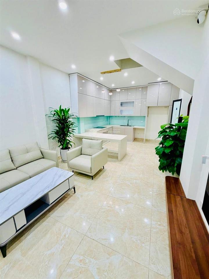 Nhà đẹp ở ngay5 tầng ngõ sh quay đầu  mặt ngõ thông full nội thất ô tô đỗ cổng  giá gần 9 tỷ