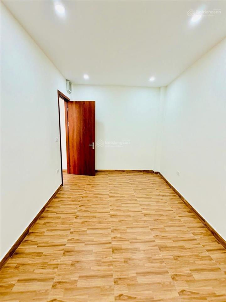 Nhà đẹp ở ngay5 tầng ngõ sh quay đầu  mặt ngõ thông full nội thất ô tô đỗ cổng  giá gần 9 tỷ