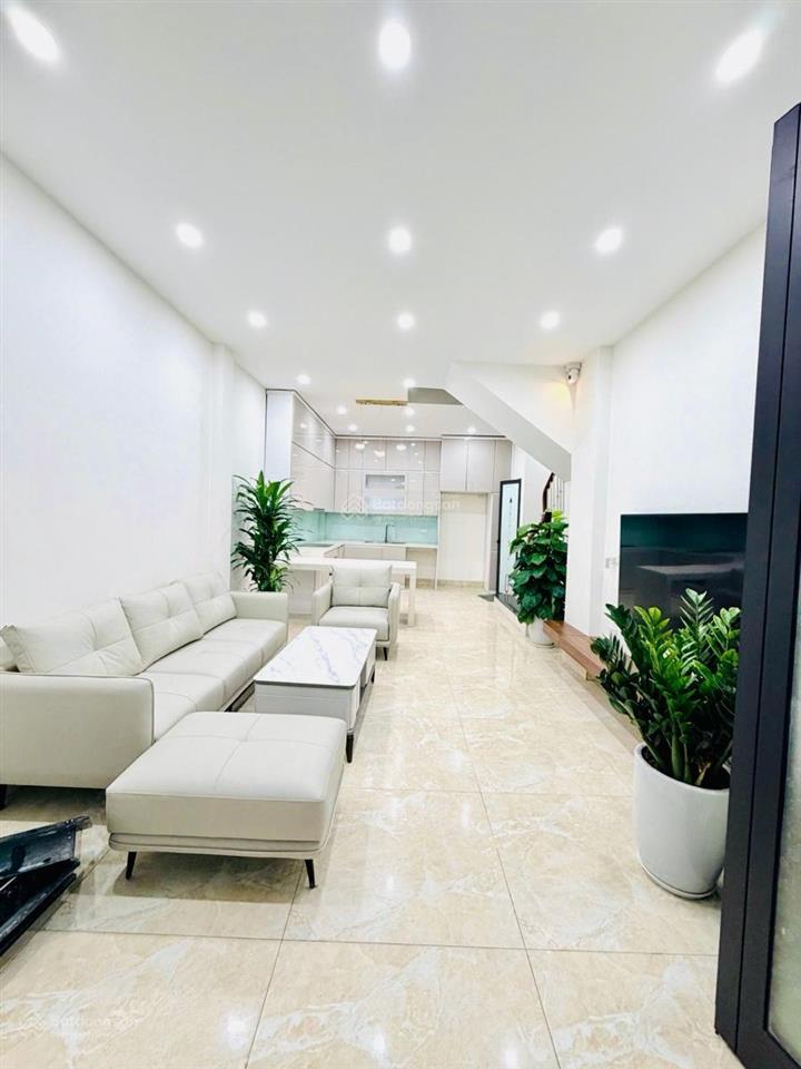 Nhà đẹp ở ngay5 tầng ngõ sh quay đầu  mặt ngõ thông full nội thất ô tô đỗ cổng  giá gần 9 tỷ