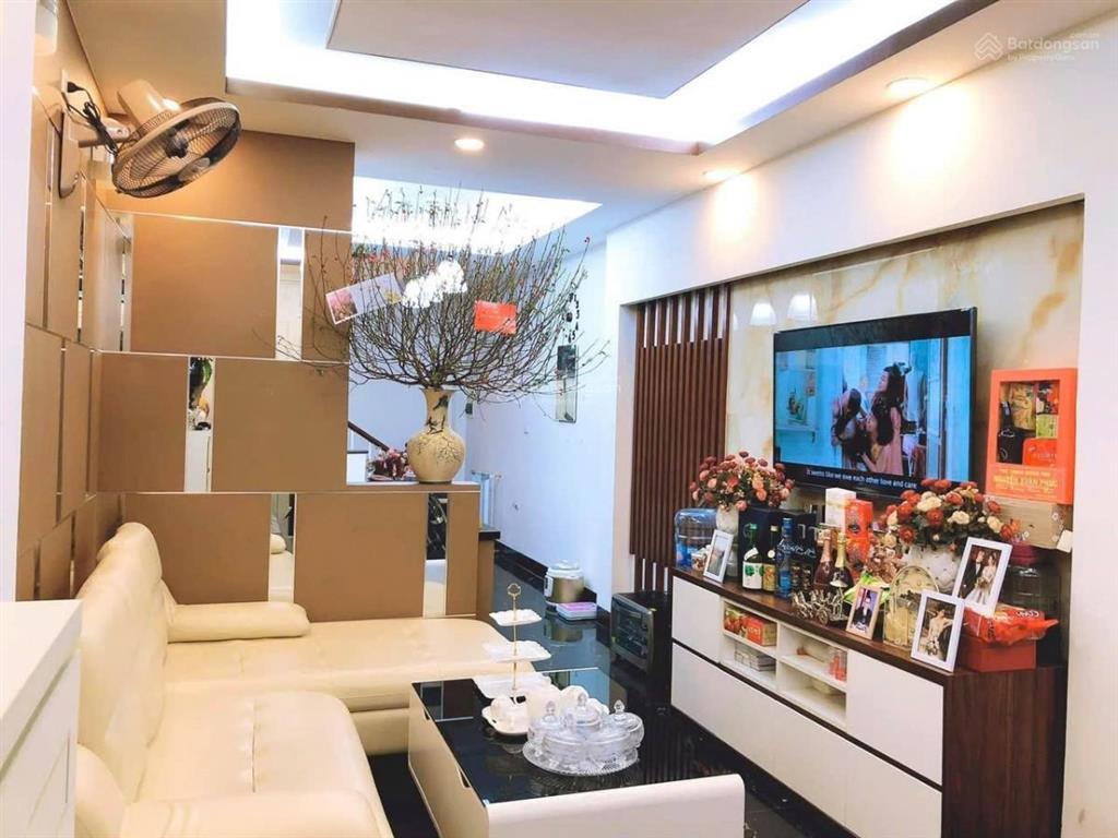 Kim mã  ba đình  lô góc 2 thoáng nhà đẹp ở ngay  full nội thất  vài bước ra phố  nhỉnh 7 tỷ