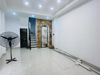 Cầu giấytrần thái tôngnhà 6 tầngxây mớithang máylô gócthoáng sánggần ô tônhỉnh 10 tỷ ctl