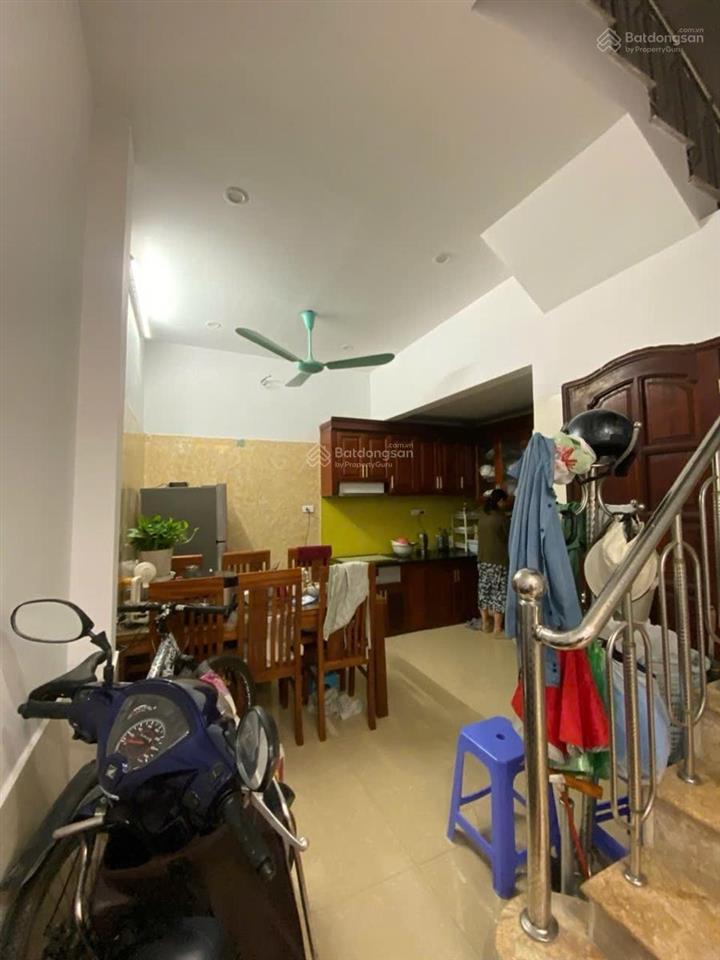 Cầu giấy  nhà đẹp  40m2  dân xây chắc chắn  ngõ thông  4 tầng  nhỉnh 9 tỷ thương lượng tốt