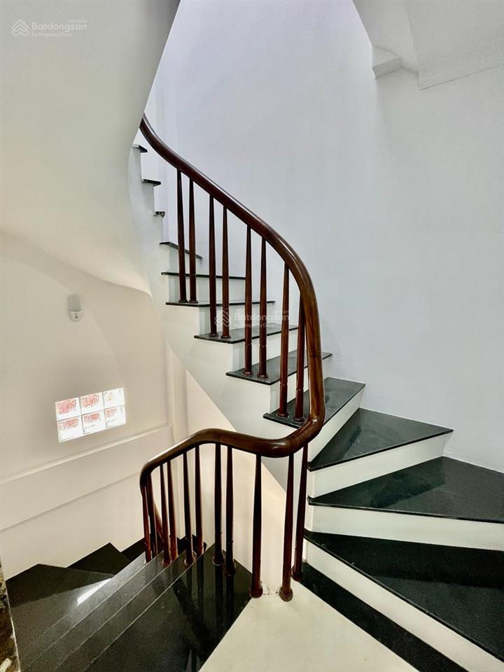 Phân khúc nhỉnh 6 tỷnhà 5 tầngcầu giấy37m2nội thất cơ bảnthương lượng tốtxem nhà ngay