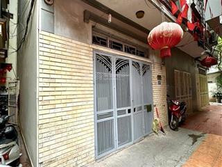 Phân khúc nhỉnh 6 tỷnhà 5 tầngcầu giấy37m2nội thất cơ bảnthương lượng tốtxem nhà ngay