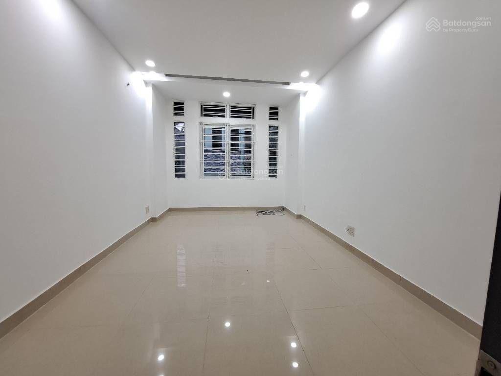 Nguyễn văn nguyễn q1  1 trệt 2 lầu  3,5x 7,4m nở hậu. 50m ra hoàng sa, hẻm thông