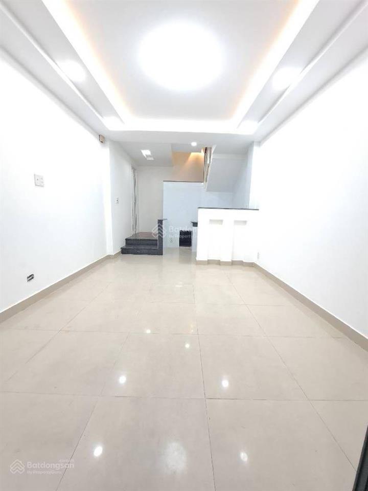 Nguyễn văn nguyễn q1  1 trệt 2 lầu  3,5x 7,4m nở hậu. 50m ra hoàng sa, hẻm thông