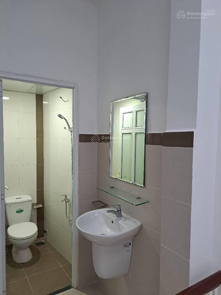 Nguyễn văn nguyễn q1  1 trệt 2 lầu  3,5x 7,4m nở hậu. 50m ra hoàng sa, hẻm thông