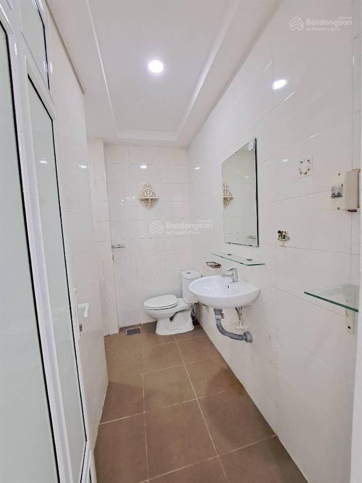 Nguyễn văn nguyễn q1  1 trệt 2 lầu  3,5x 7,4m nở hậu. 50m ra hoàng sa, hẻm thông