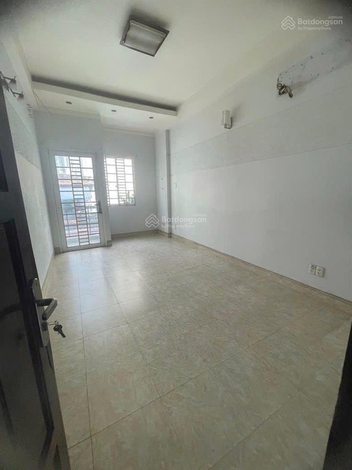 Võ văn kiệt q1 hẻm 6m thẳng  thông trần hưng đạo  4 tầng (sân thượng)  7,9 tỷ tl