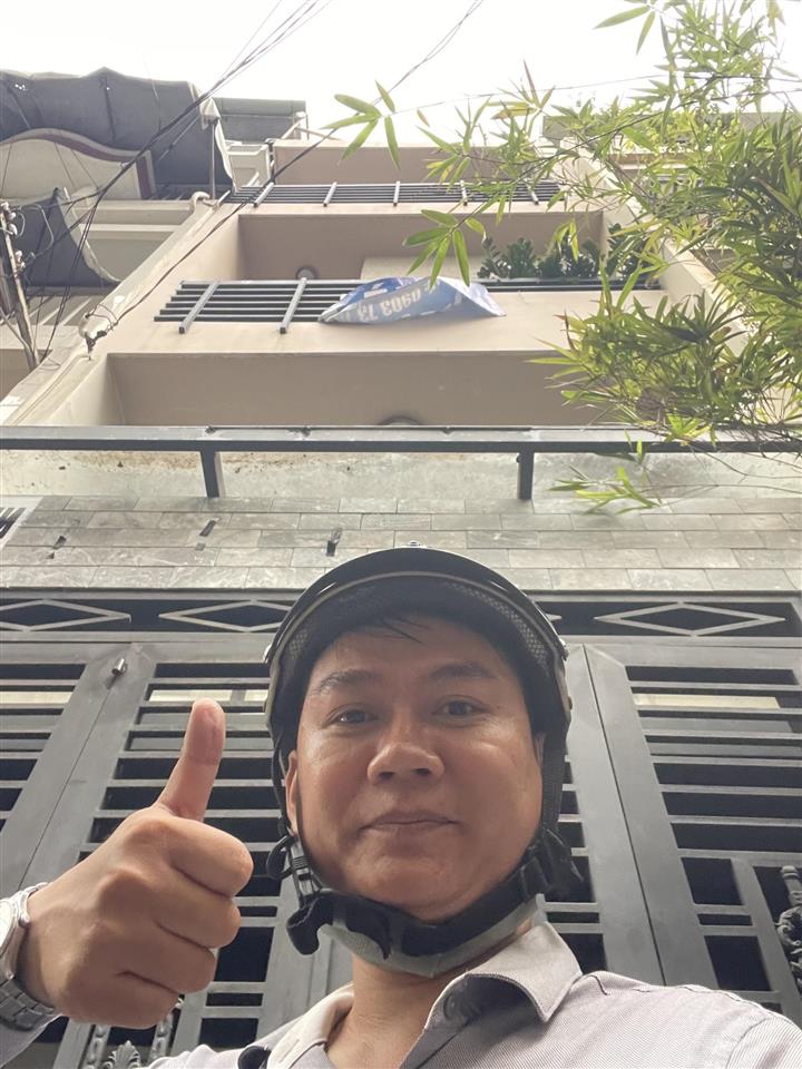 Võ văn kiệt q1 hẻm 6m thẳng  thông trần hưng đạo  4 tầng (sân thượng)  7,9 tỷ tl