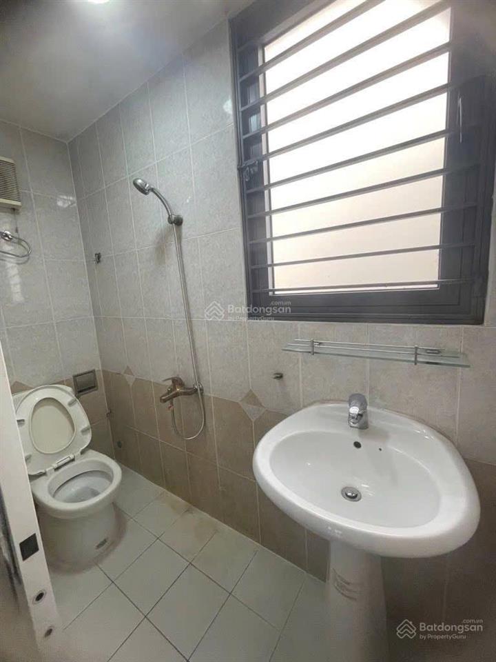 Võ văn kiệt q1 hẻm 6m thẳng  thông trần hưng đạo  4 tầng (sân thượng)  7,9 tỷ tl