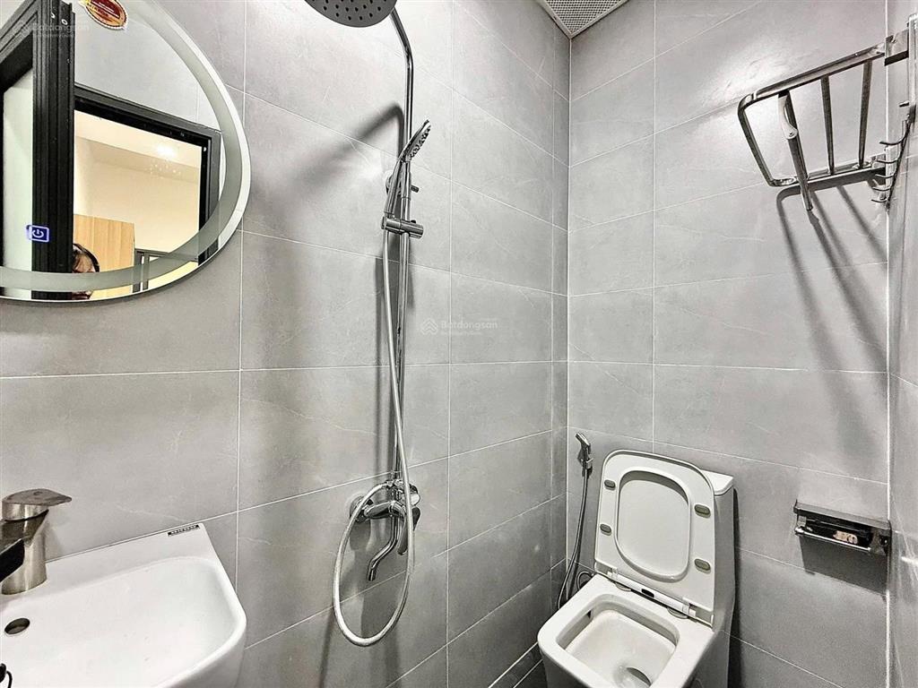 Cho thuê studio ban công 30m2 mới 100%  có máy giặt riêng  gần chợ bến thành  ngã sáu phù đổng