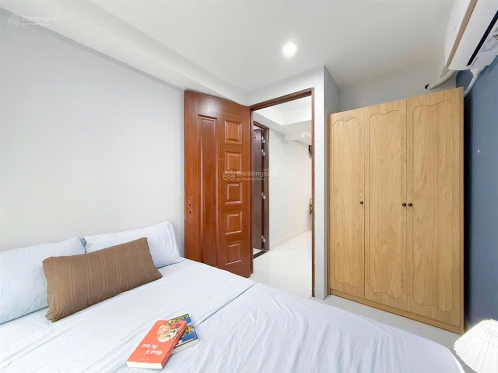 Cho thuê 2pn ban công 50m2 ngay phố ẩm thực phan xích long  ngã tư phú nhuận  trường đại học ufm