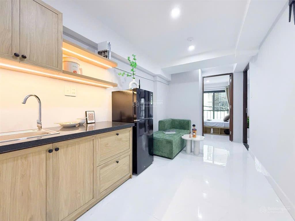 Cho thuê 2pn ban công 50m2 ngay phố ẩm thực phan xích long  ngã tư phú nhuận  trường đại học ufm