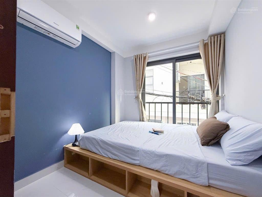 Cho thuê 2pn ban công 50m2 ngay phố ẩm thực phan xích long  ngã tư phú nhuận  trường đại học ufm