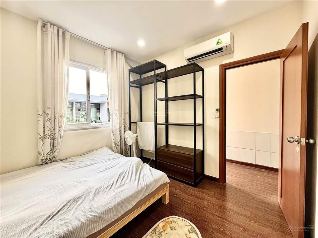 Cho thuê 1 phòng ngủ ban công 45m2 ngay ngã tư hàng xanh  cầu thị nghè  thảo cầm viên sg