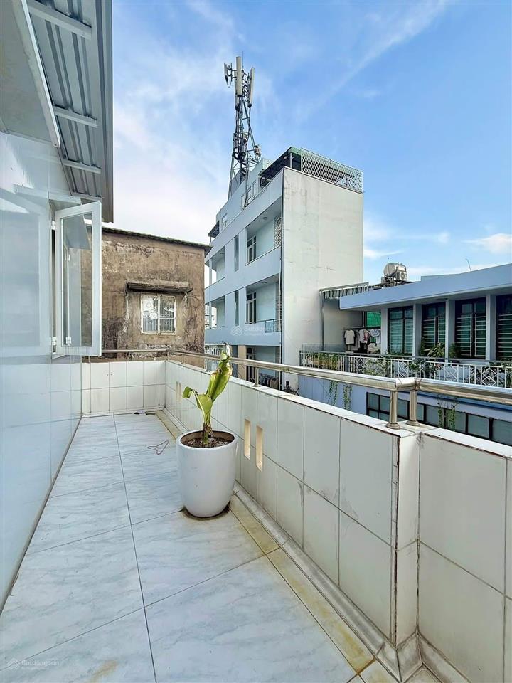 Cho thuê 1 phòng ngủ ban công 45m2 ngay ngã tư hàng xanh  cầu thị nghè  thảo cầm viên sg