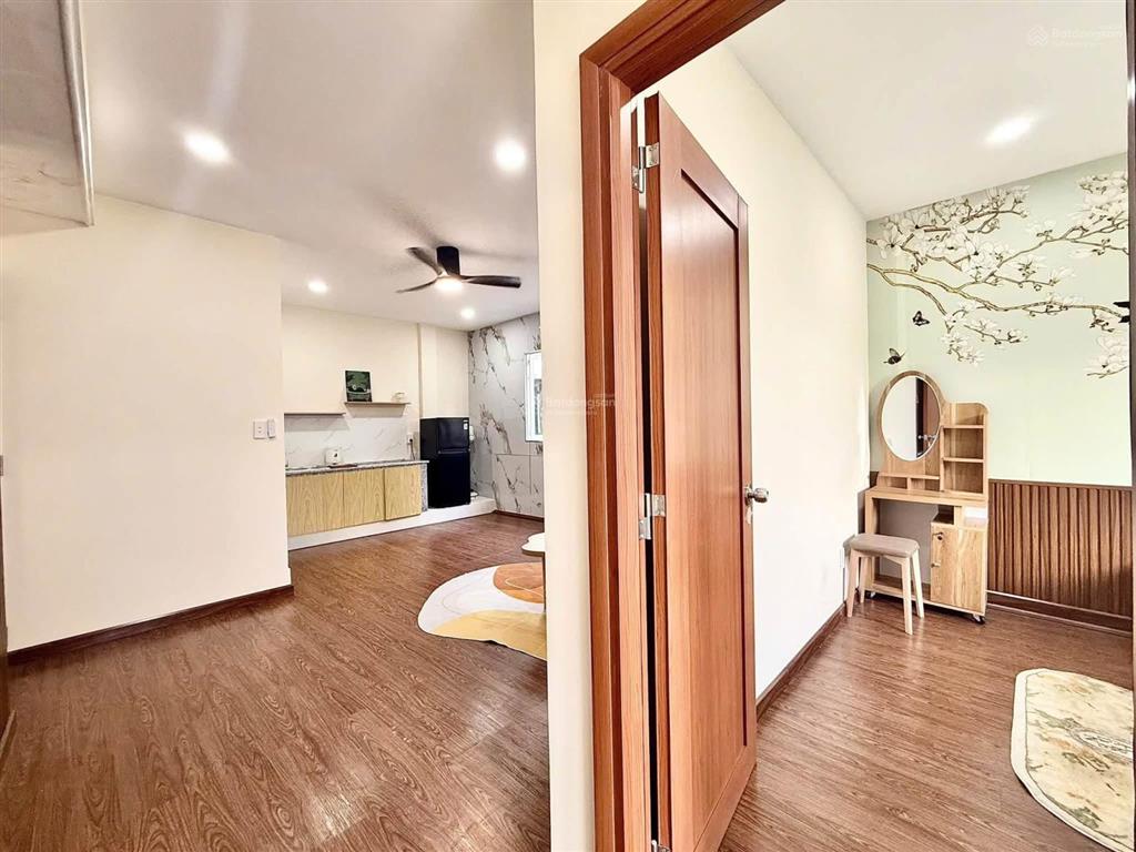 Cho thuê 1 phòng ngủ ban công 45m2 ngay ngã tư hàng xanh  cầu thị nghè  thảo cầm viên sg